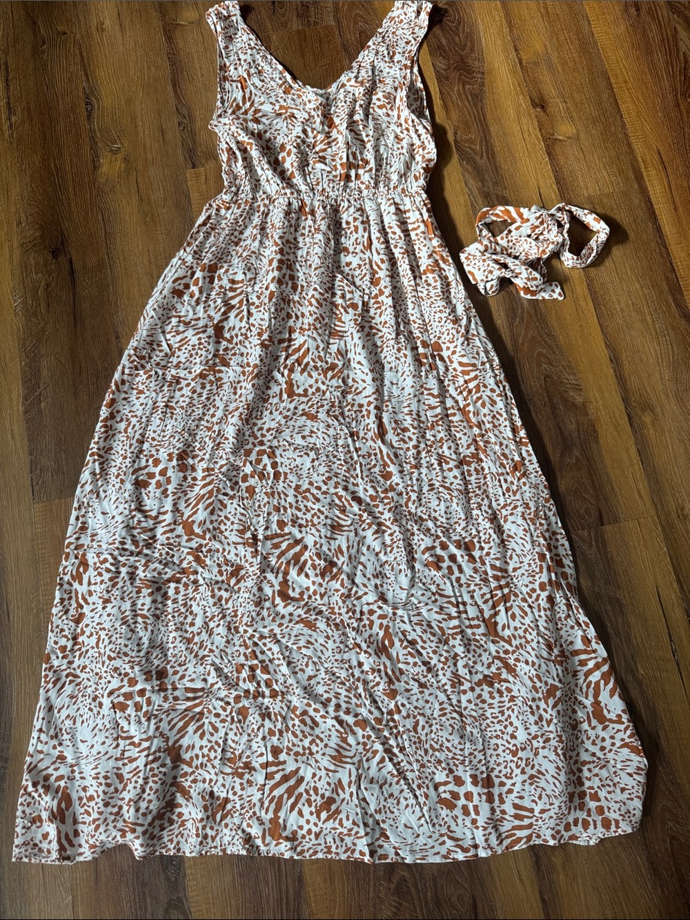 Miss Sparkling Sleeveless Midi Dress with Rust Spot Print